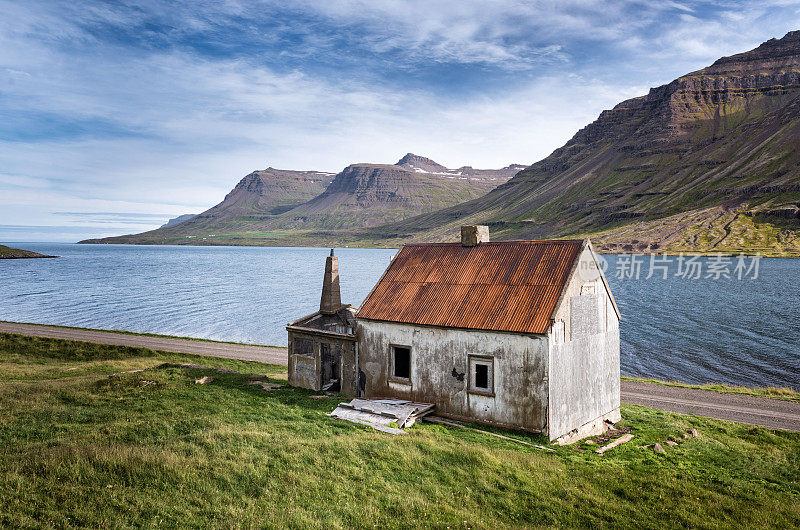 冰岛东部Seydisfjordur的废弃房子