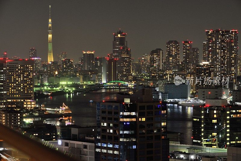 东京湾地区夜晚的城市景观