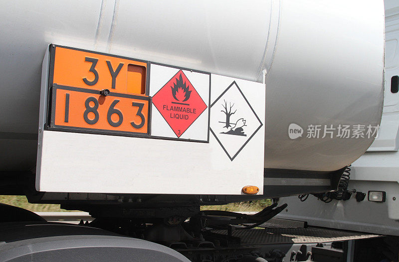 卡车侧面的危险化学品标识号