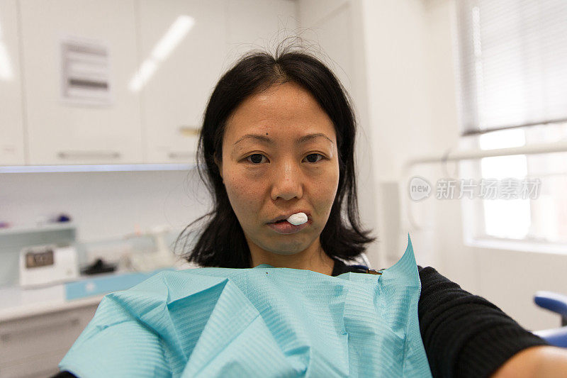 牙科医生女病人