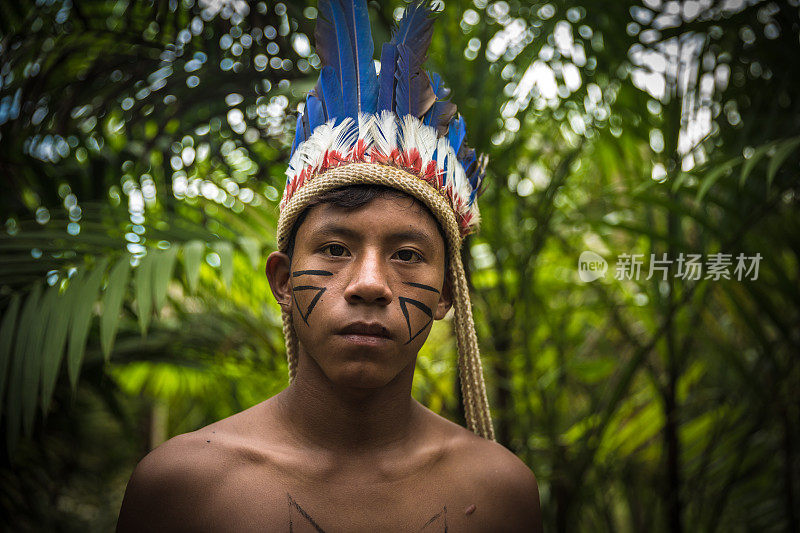 来自巴西丛林图皮瓜拉尼部落的土著人
