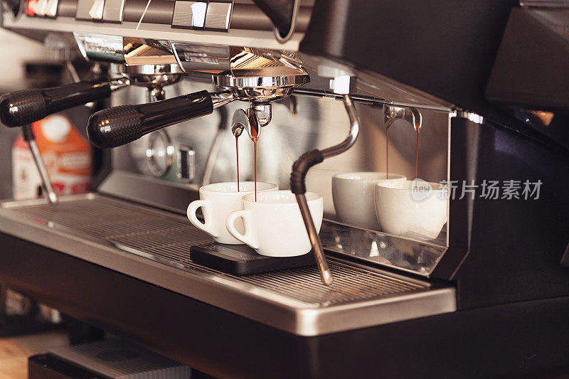 咖啡师，咖啡，煮咖啡，准备和服务理念