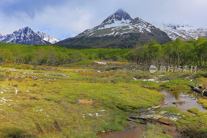 田园诗般的雪山安第斯景观，乌斯怀亚-火地岛，阿根廷