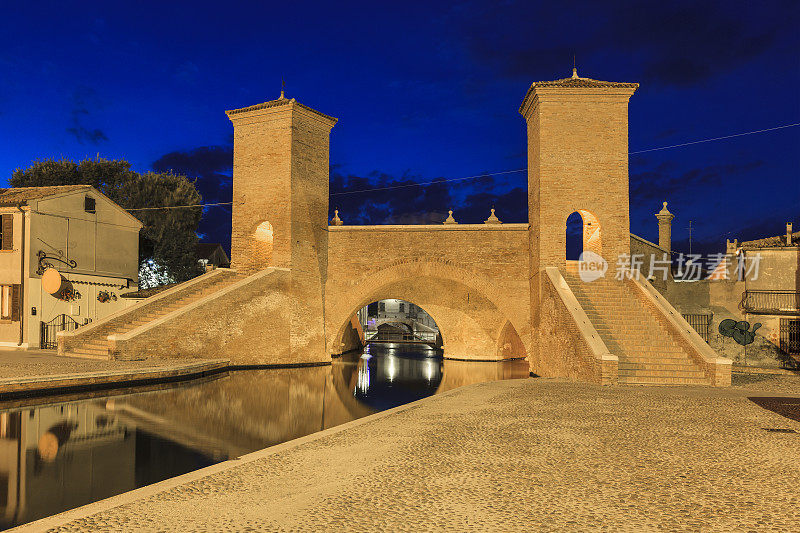 科马基奥，特雷庞蒂建筑群，建于1634年，是城市的象征(意大利艾米利亚-罗马涅)