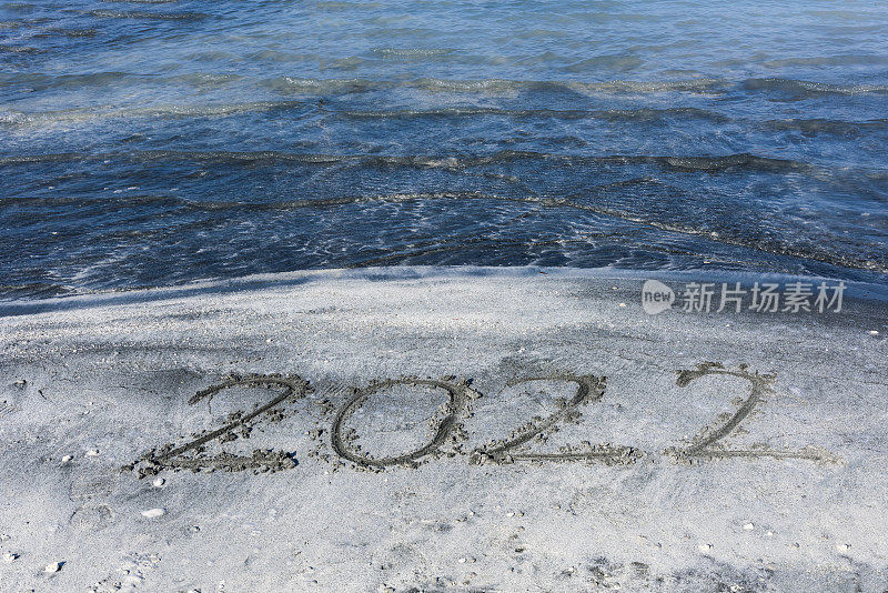 沙滩上的2022新年