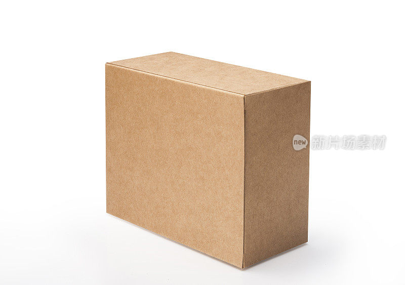 靠近一个棕色的盒子在白色背景与剪辑路径