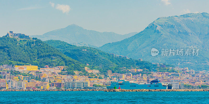 阿玛海岸。意大利。萨勒诺。美丽的风景。夏天的旅行。阳光灿烂的日子