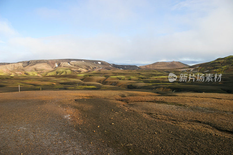 冰岛Laugevegur步道起点的Landmannalaugar周围引人注目的山景