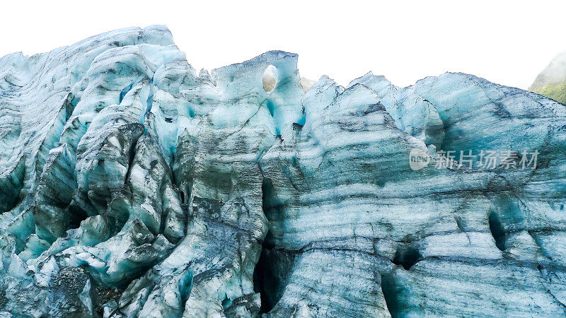 新西兰南岛的福克斯冰川由一堵冰墙组成