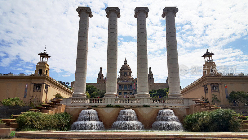 西班牙巴塞罗那的魔法喷泉和蒙朱伊克群岛。