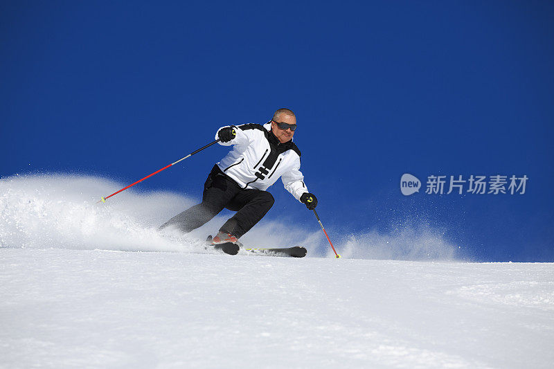 雪滑雪雕刻