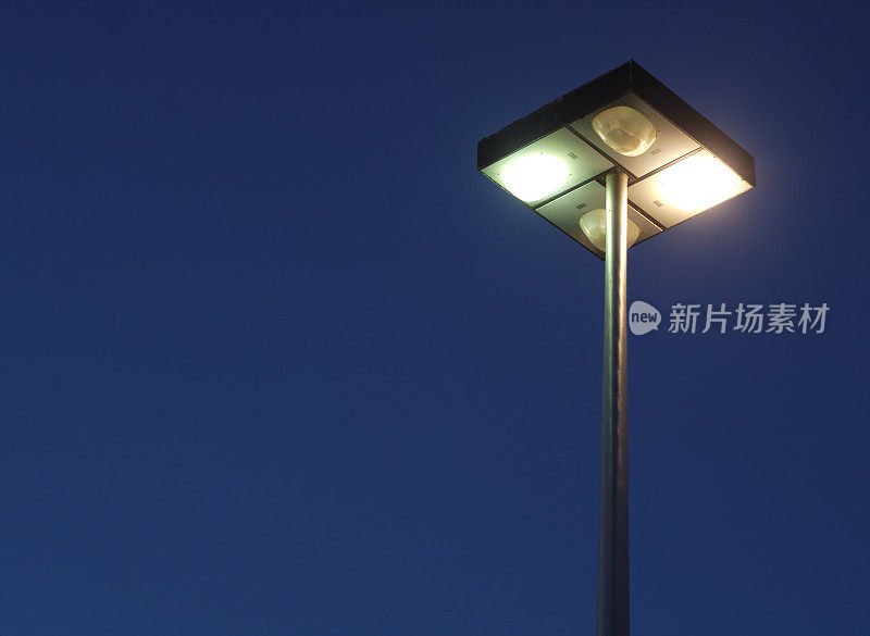 标准路灯可再生能源现代城市霓虹灯