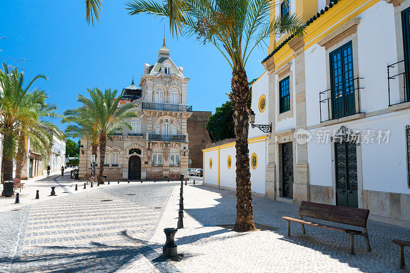 这是葡萄牙法罗的典型街道