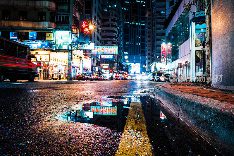 夜晚的香港街道