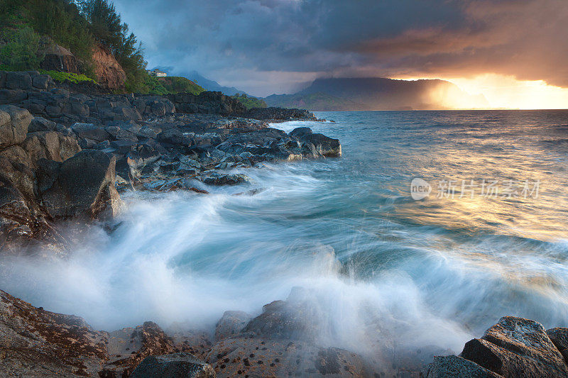 夏威夷考艾岛北岸的日落