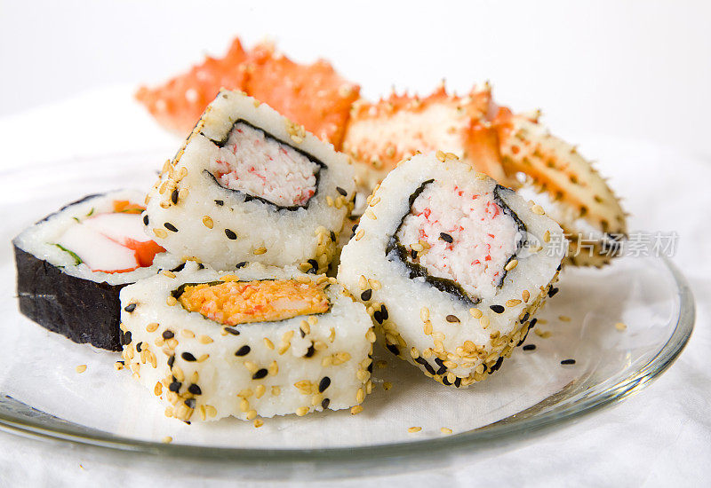 寿司卷和蟹腿