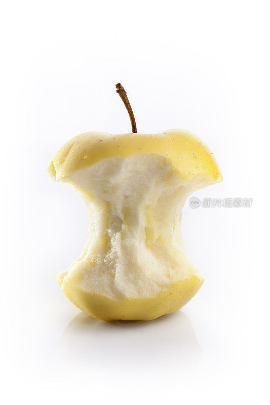 白色背景上的黄色苹果核