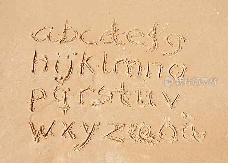 英文字母写在沙子，小写