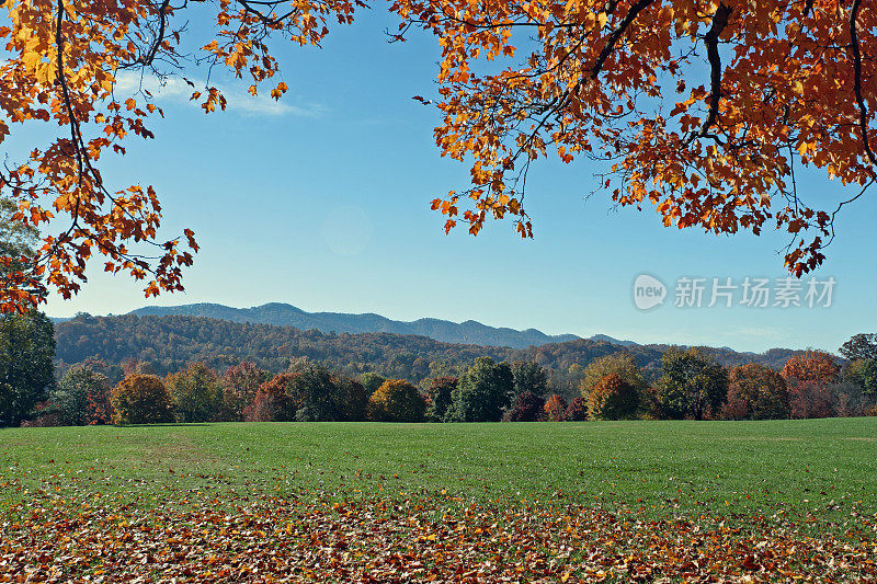 秋天的山景