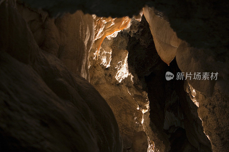 廷帕诺戈斯洞穴