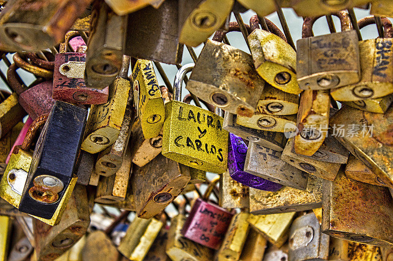 法国巴黎艺术桥上的挂锁