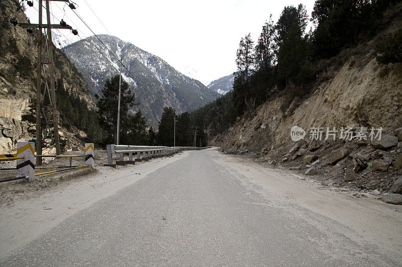 喜马拉雅山上的道路