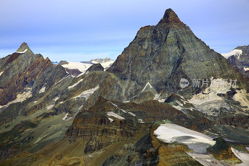 全景图马特洪峰山丘山谷从克莱因马特洪峰，瑞士阿尔卑斯山