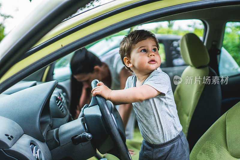 看谁在开车!