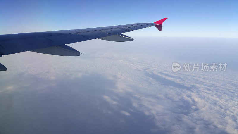 从飞机窗口看云