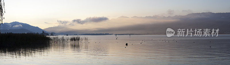 湖全景