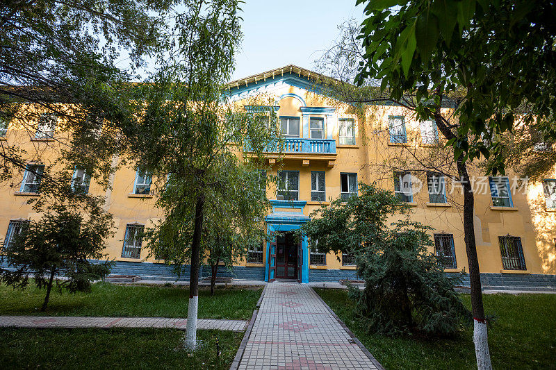 新疆医科大学校园景观，新疆乌鲁木齐，中国