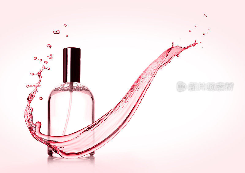 奢华的粉红色液体香水瓶