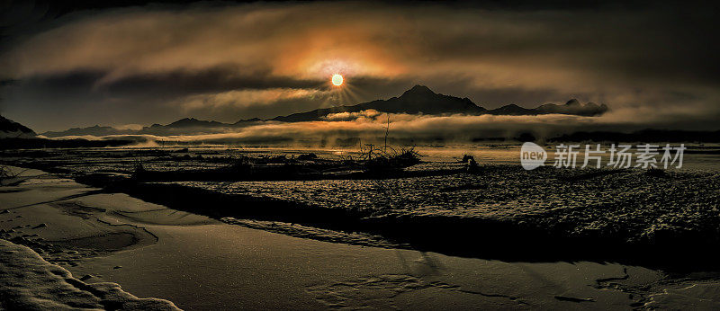 冬季日出在马塔努斯卡河谷