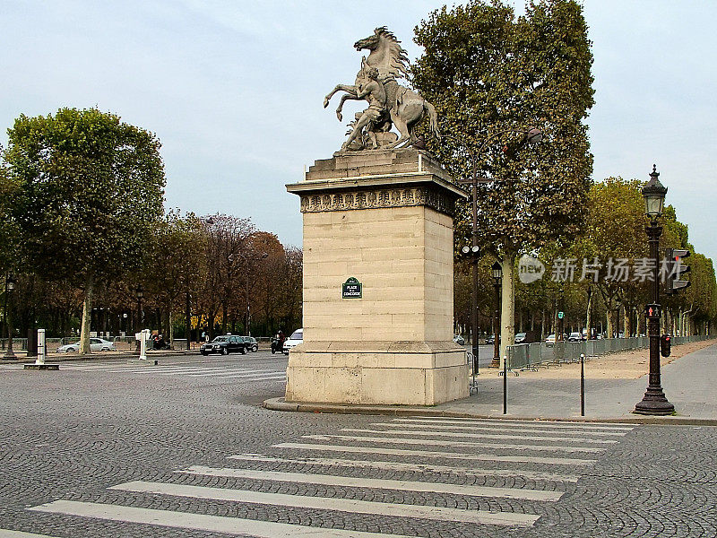 著名的巴黎香榭丽舍大街的开始