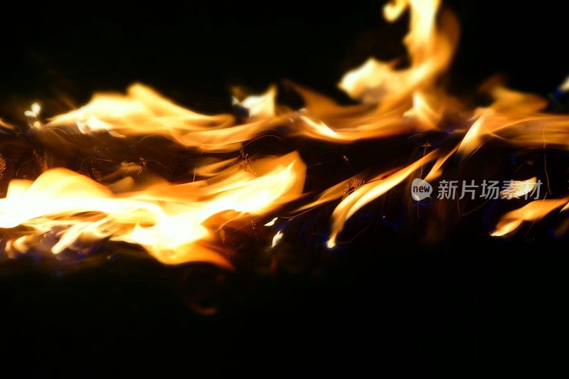 一根绳子着火了