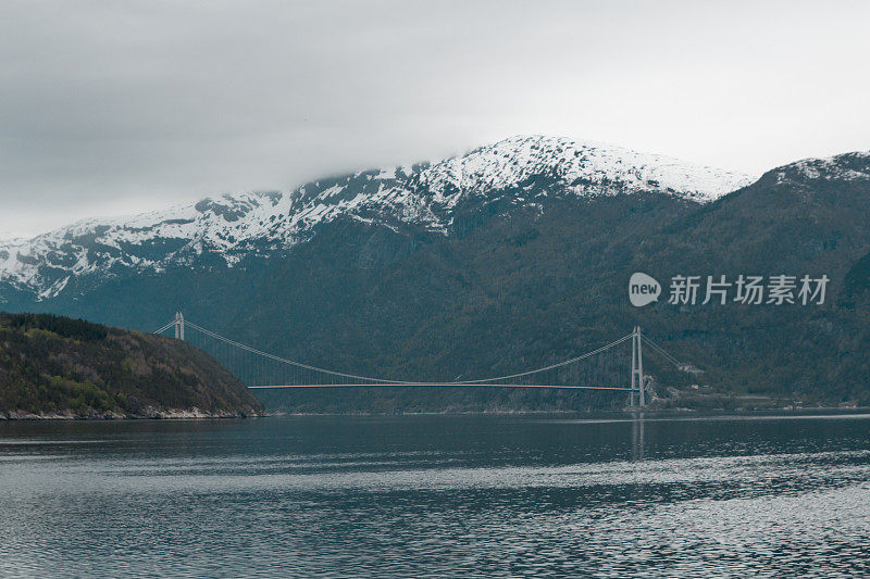 挪威的山脉和峡湾。