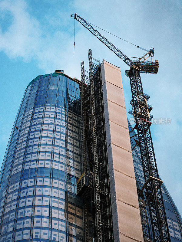 城市中的建筑起重机