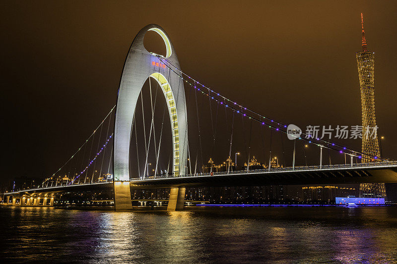 广州桥和广州塔的夜晚，中国，广州，中国南方