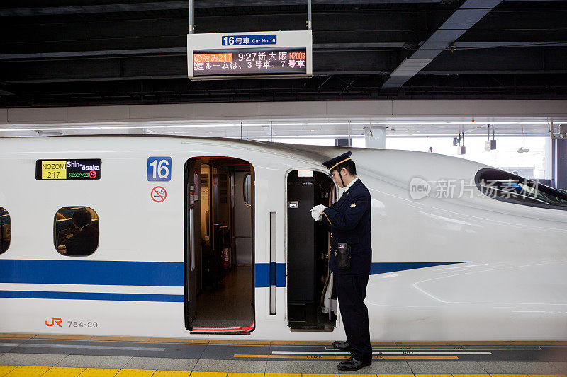 日本的新干线子弹头列车