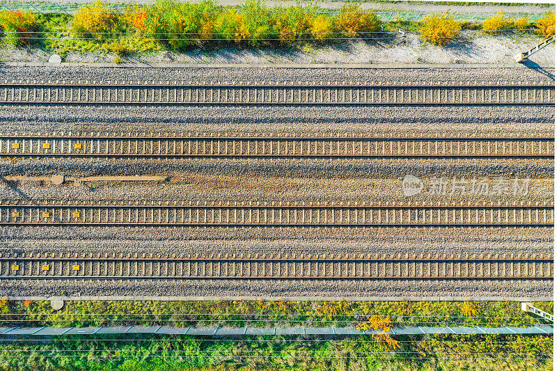 落在风景铁路，从上面鸟瞰