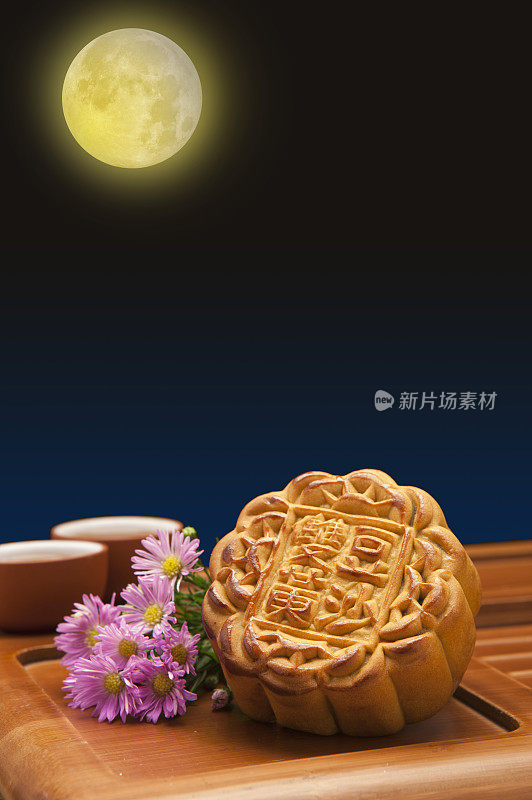 中秋节赏月吃月饼