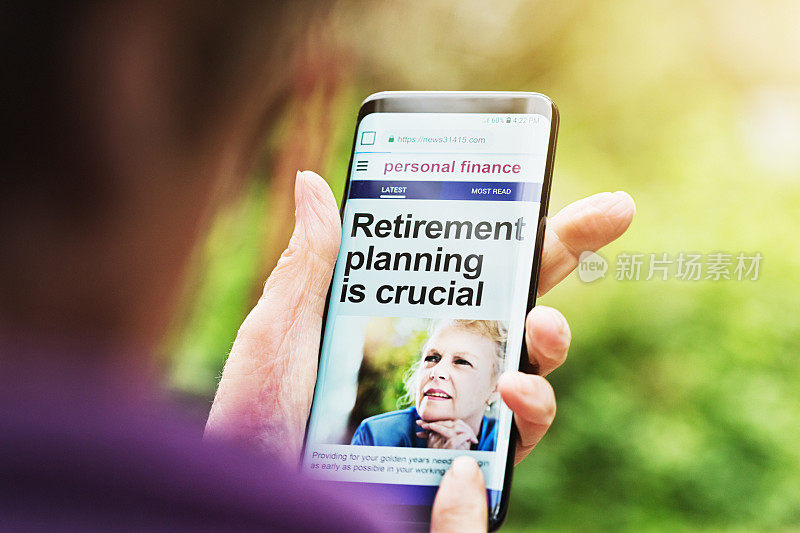 智能手机屏幕上的信息“退休计划至关重要”