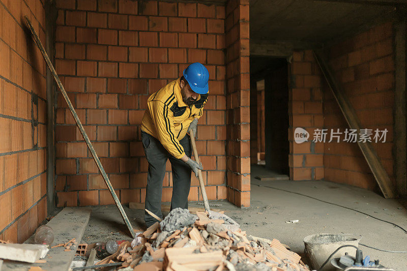 建筑工地上的建筑工人