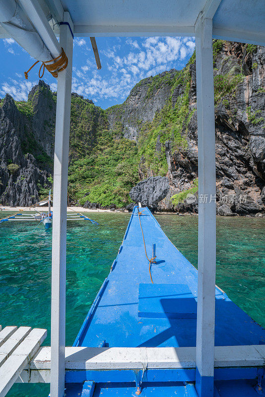 从菲律宾渔船上巡航的角度看，出租车