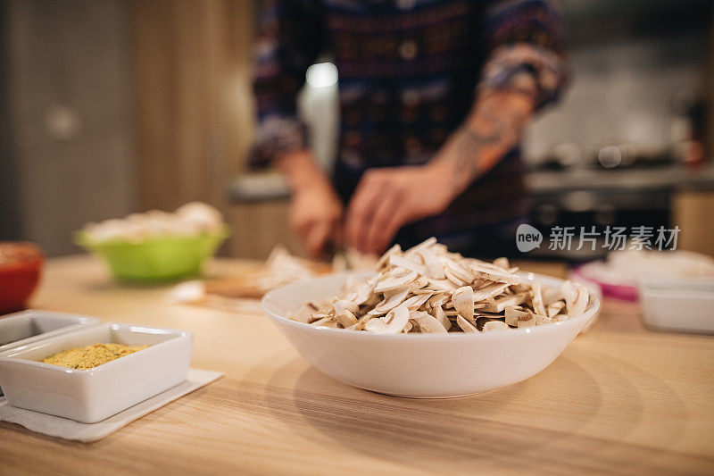 厨师在家做饭