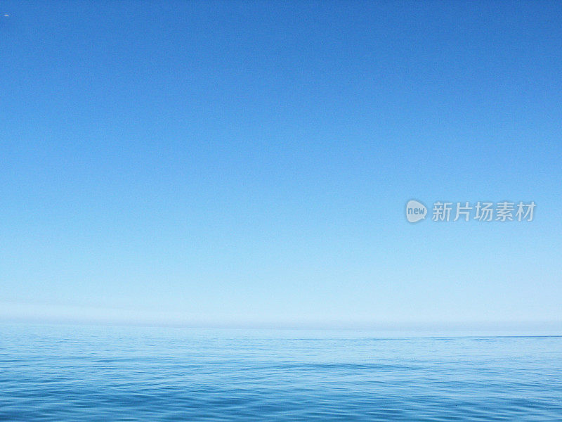 平滑的光运动模糊的海景