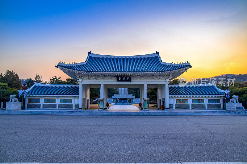 首尔国家公墓的纪念门