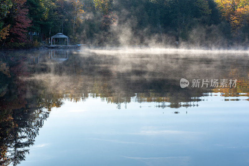 秋天的马斯科卡湖泰勒岛，格雷文赫斯特，加拿大安大略省