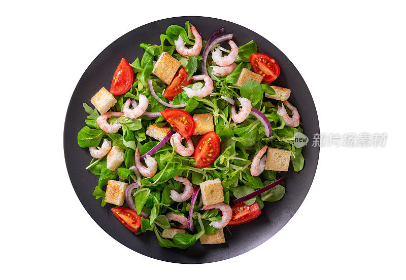 一盘鲜沙拉，里面有虾、青菜和番茄，点缀在白色的背景上
