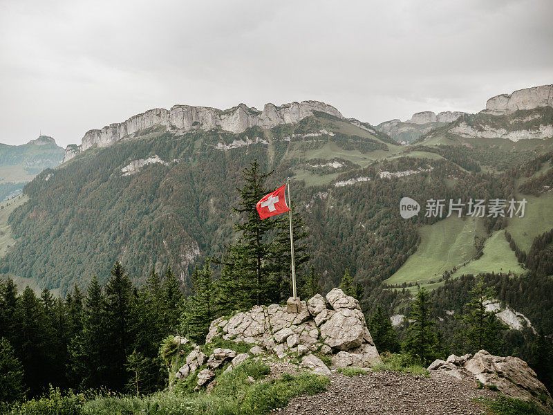 阿彭策ellerland的风景和瑞士国旗